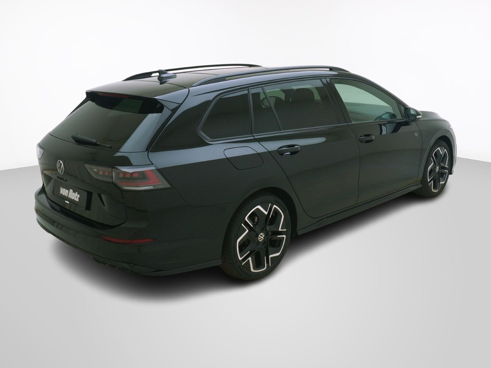 VW Golf VIII Variant 1.5 eTSI R-Line DSG, Mild-Hybrid Petrol/Electric, New car, Automatic - 5