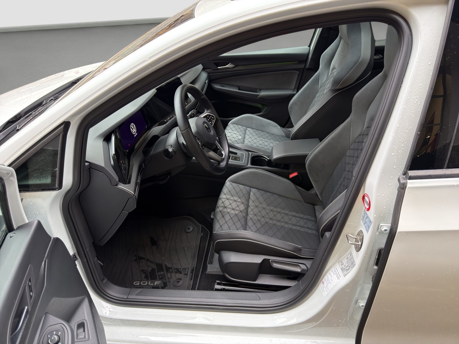 VW Golf 8 Variant R-Line, Petrol, Second hand / Used, Automatic - 6