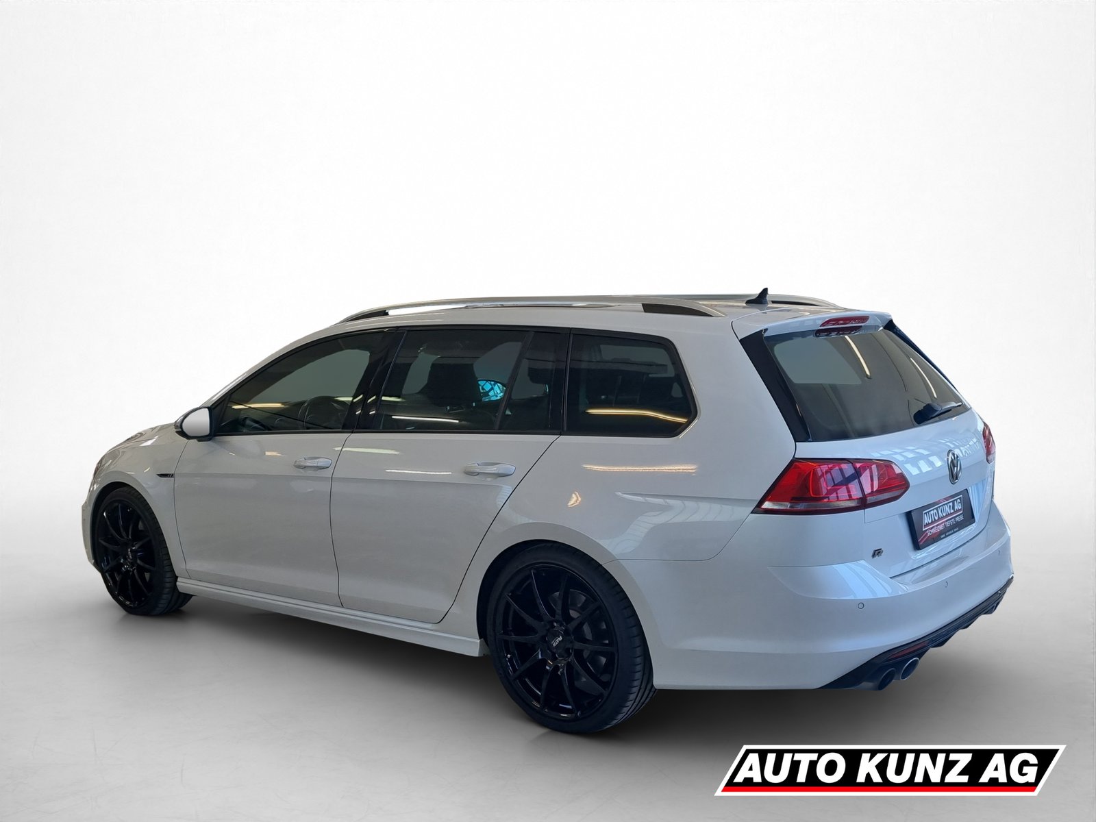 VW Golf 2.0 TSI R 4 Motion, Petrol, Second hand / Used, Automatic - 4