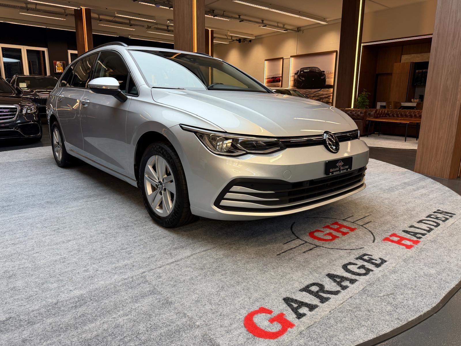 VW Golf VIII Variant 1.0 eTSI Life DSG