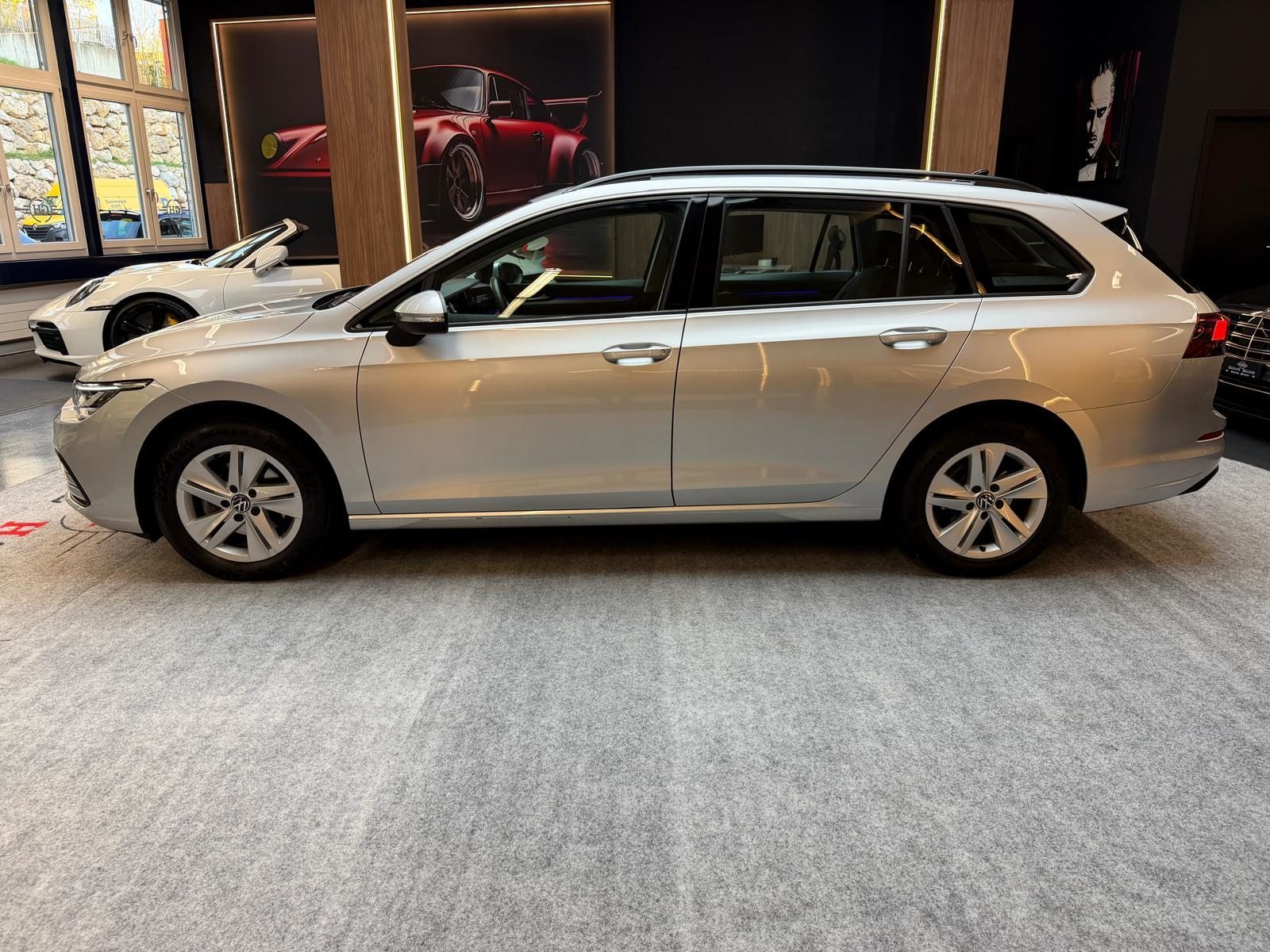 VW Golf VIII Variant 1.0 eTSI Life DSG, Mild-Hybrid Petrol/Electric, Second hand / Used, Automatic - 4