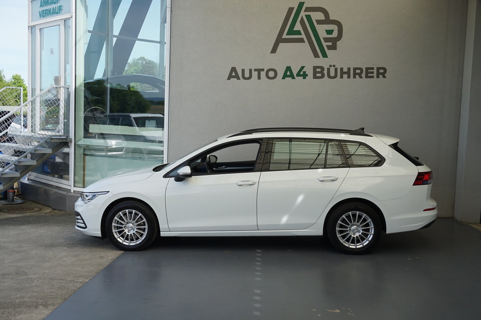 VW Golf 8 Variant 2.0 TDI Life DSG-Automat mit Abstandsregel