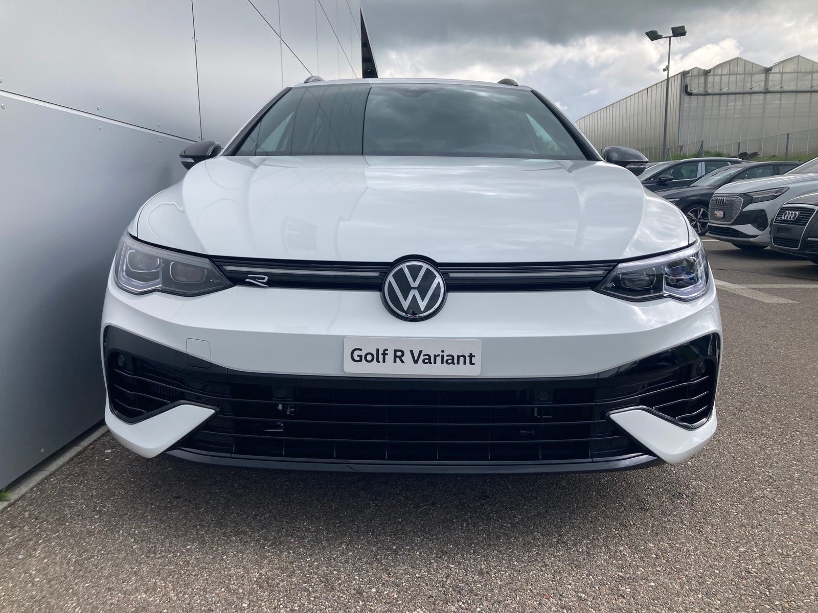 VW Golf R Variant, Petrol, Second hand / Used, Automatic - 3