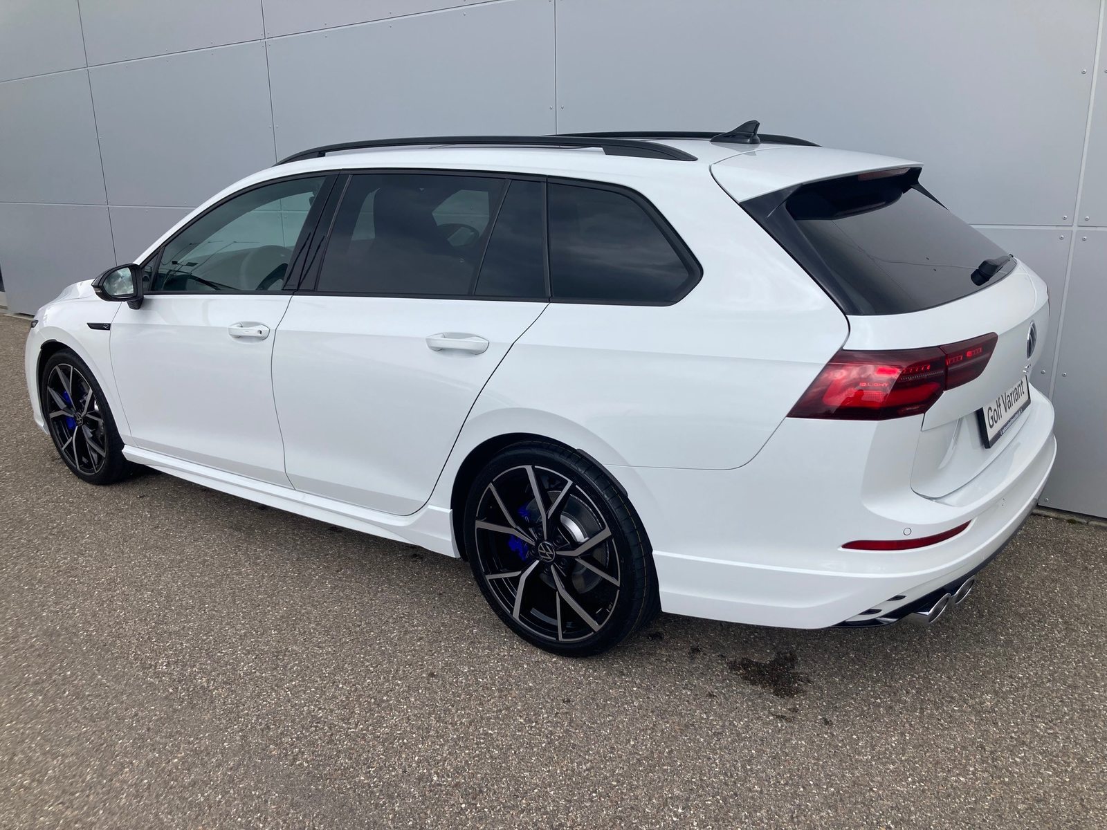 VW Golf R Variant, Petrol, Second hand / Used, Automatic - 4