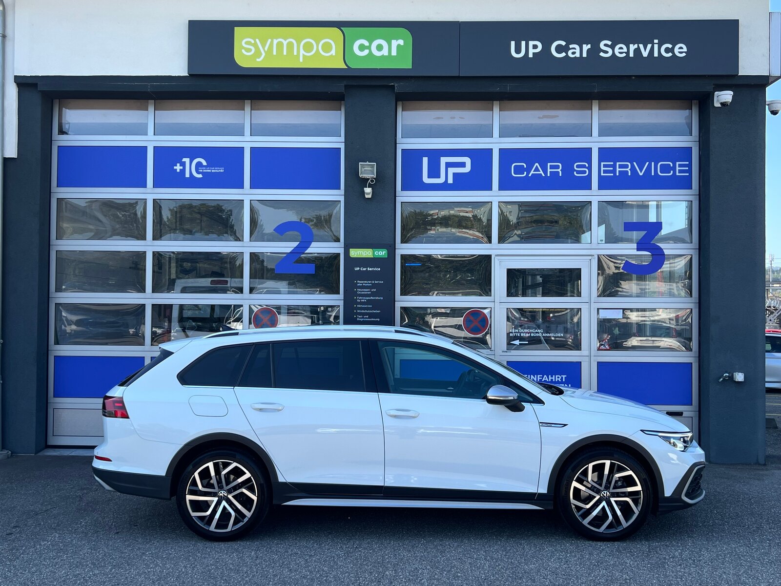 VW Golf VIII Variant 2.0 TDI Alltrack DSG 4motion, Diesel, Second hand / Used, Automatic - 4
