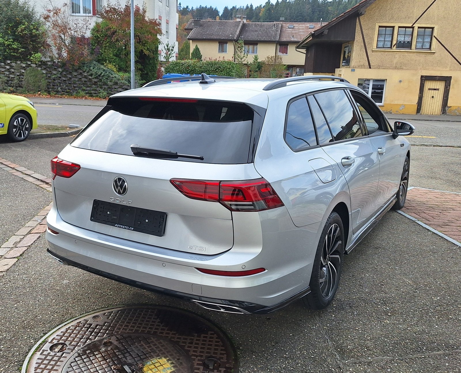 VW Golf TSI R-Line Helvetia, Benzina, Auto dimostrativa, Automatico - 3