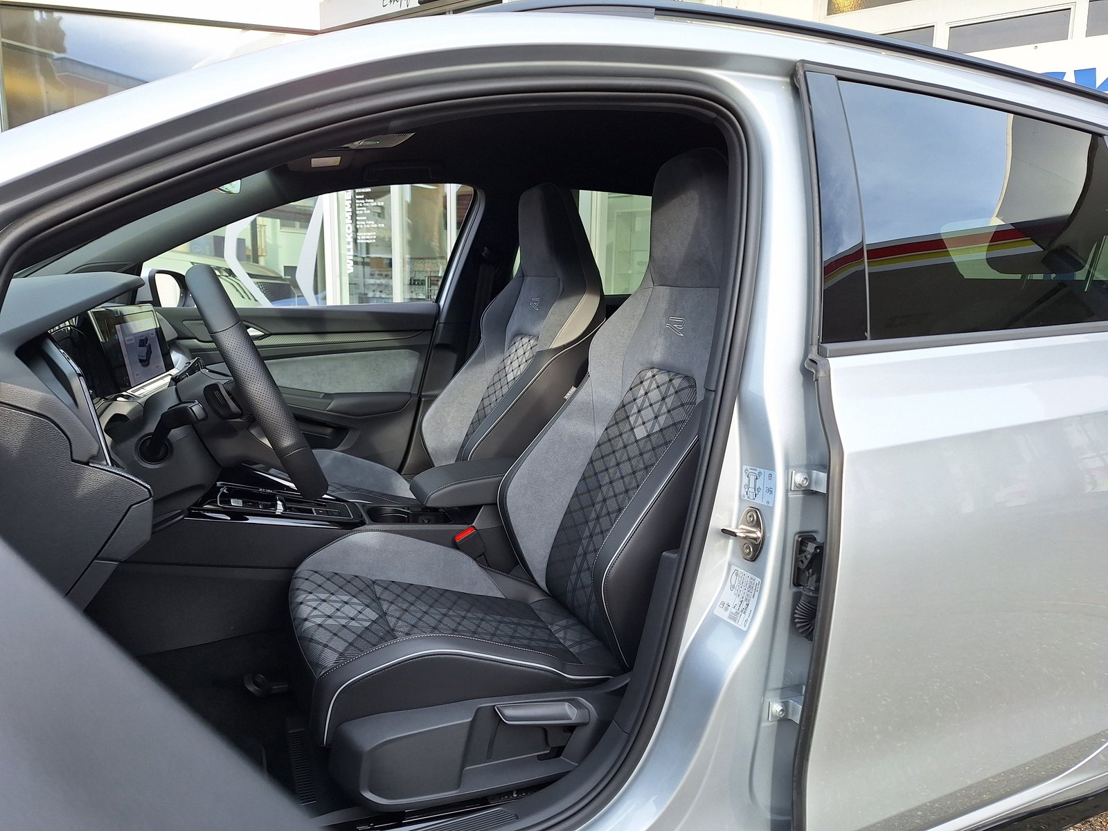 VW Golf TSI R-Line Helvetia, Benzina, Auto dimostrativa, Automatico - 7