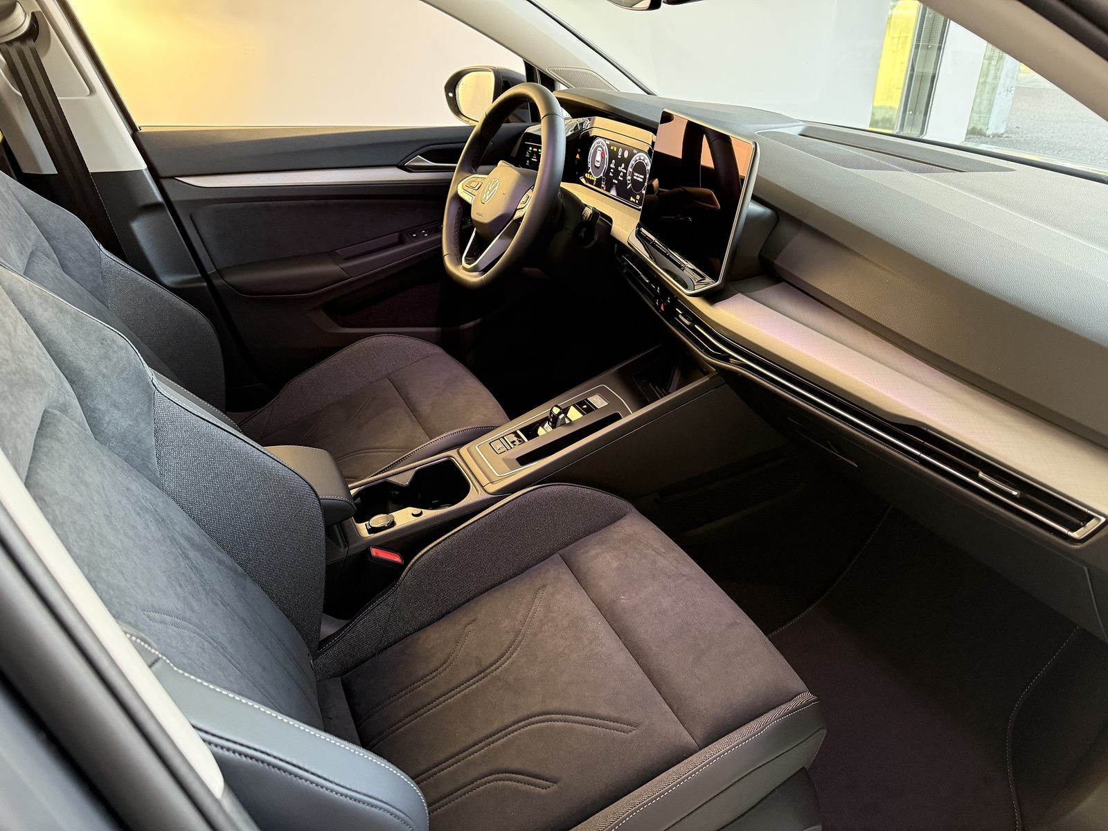 VW Golf UNITED, Essence, Voiture nouvelle, Automatique