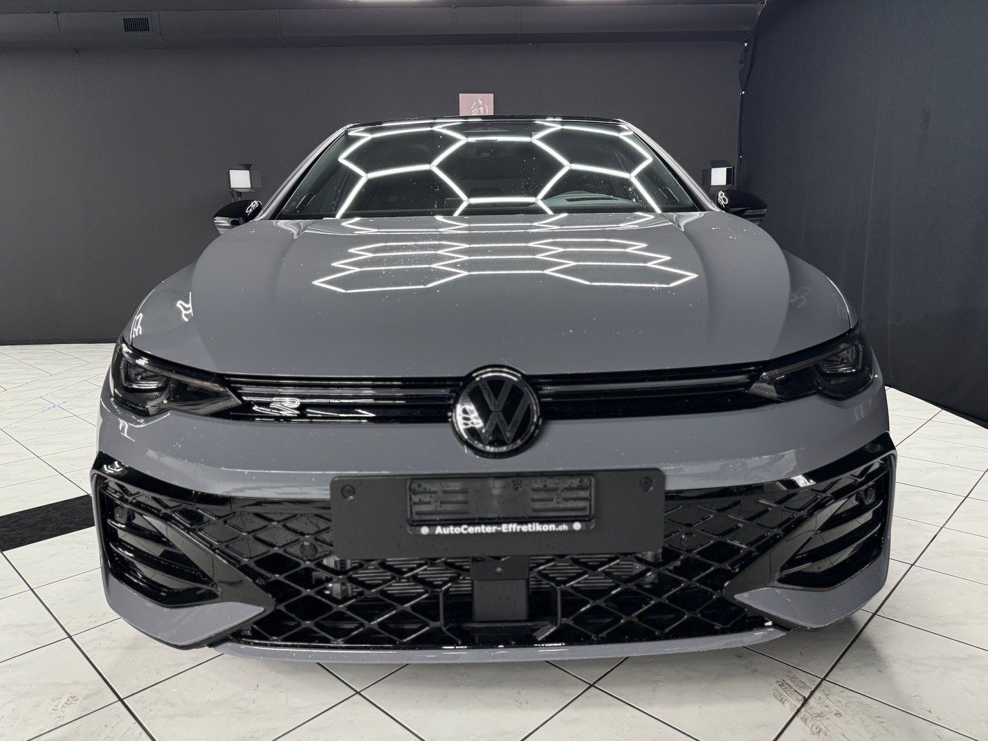 VW Golf 1.5 e TSI R-Line DSG, Mild-Hybrid Petrol/Electric, New car, Automatic - 3