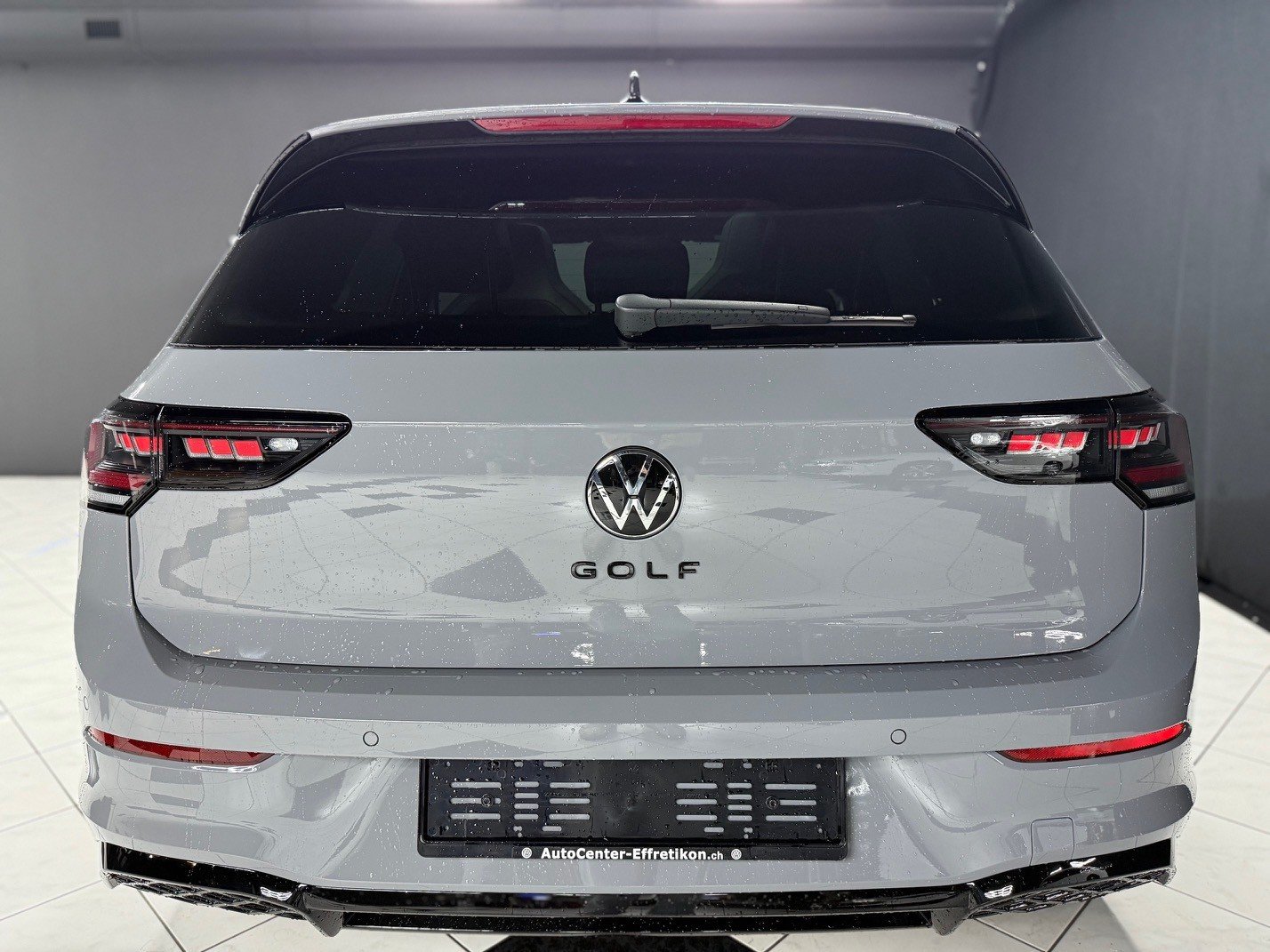 VW Golf 1.5 e TSI R-Line DSG, Mild-Hybrid Petrol/Electric, New car, Automatic - 5