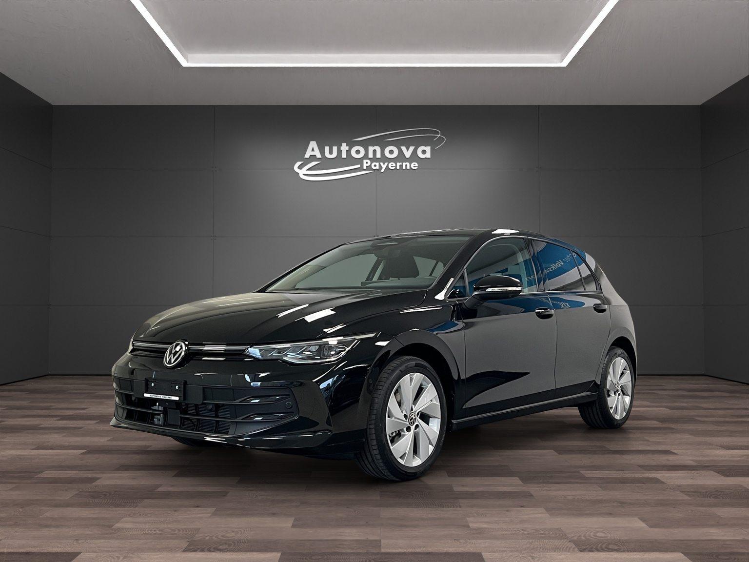 VW Golf UNITED, Petrol, New car, Automatic