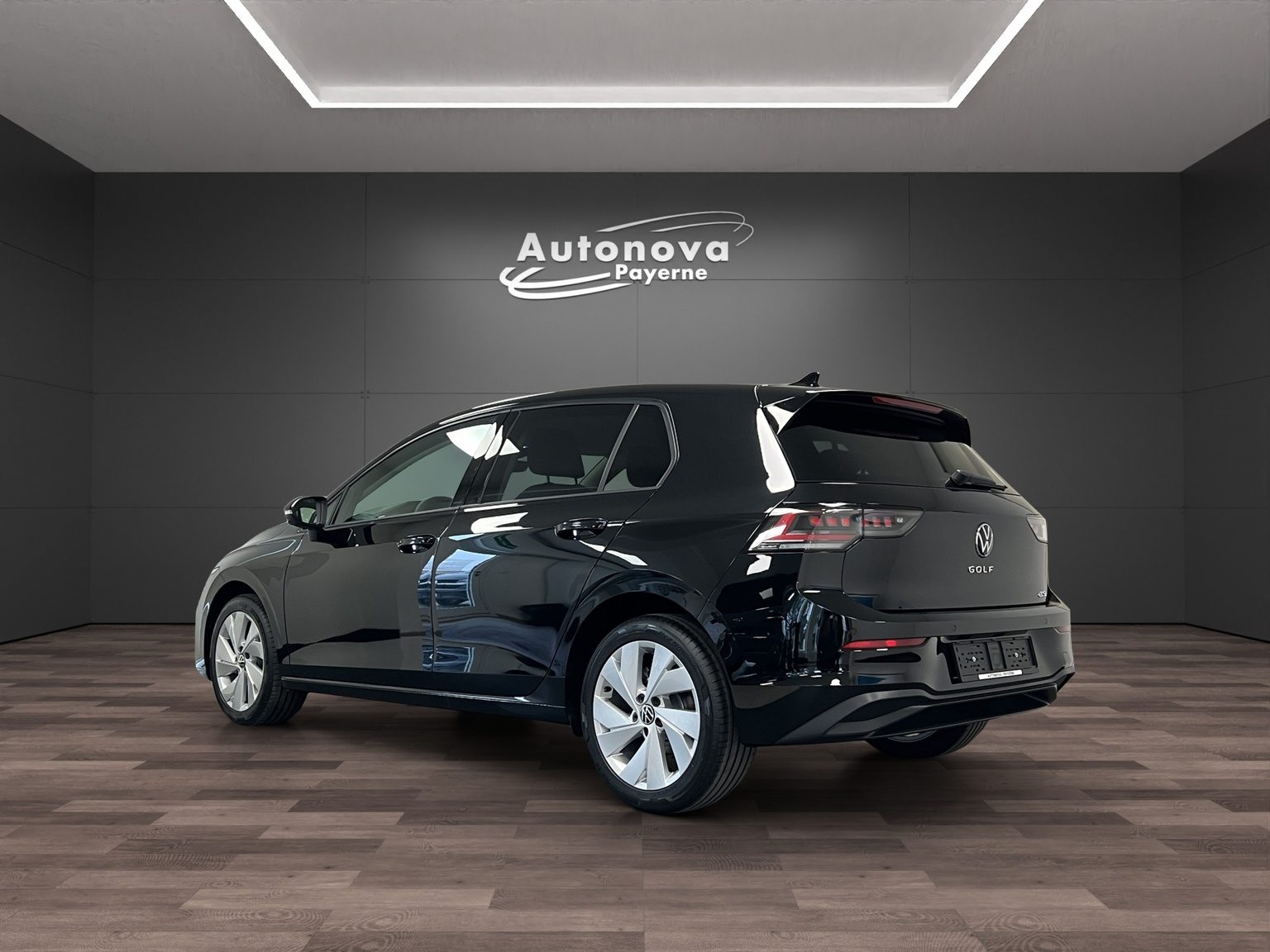 VW Golf UNITED, Petrol, New car, Automatic - 4