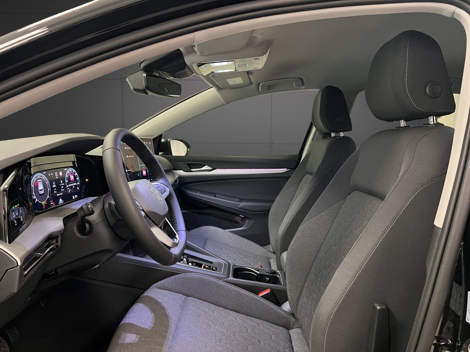 VW Golf UNITED, Petrol, New car, Automatic - 6