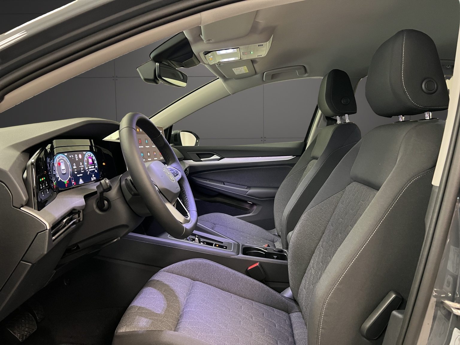 VW Golf UNITED, Petrol, New car, Automatic - 6