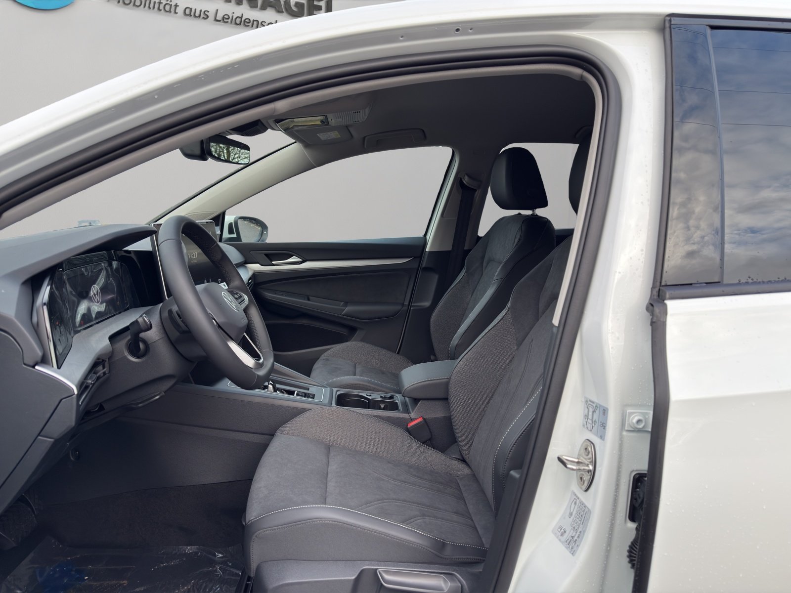 VW Golf 1.5 e TSI mHEV Life DSG, Mild-Hybrid Benzin/Elektro, Neuwagen, Automatik - 4