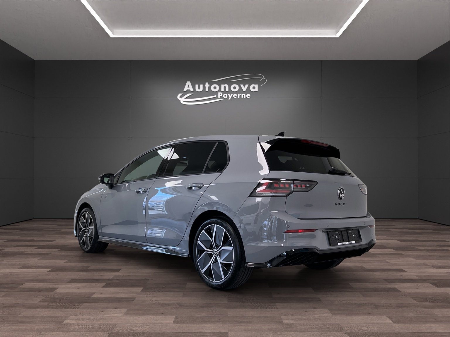 VW Golf 1.5 e TSI mHEV R-Line DSG, Mild-Hybrid Petrol/Electric, New car, Automatic - 4