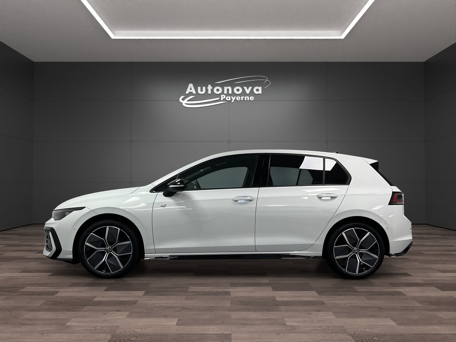 VW Golf 1.5 e TSI mHEV R-Line DSG, Hybride Leggero Benzina/Elettrica, Auto nuove, Automatico - 3