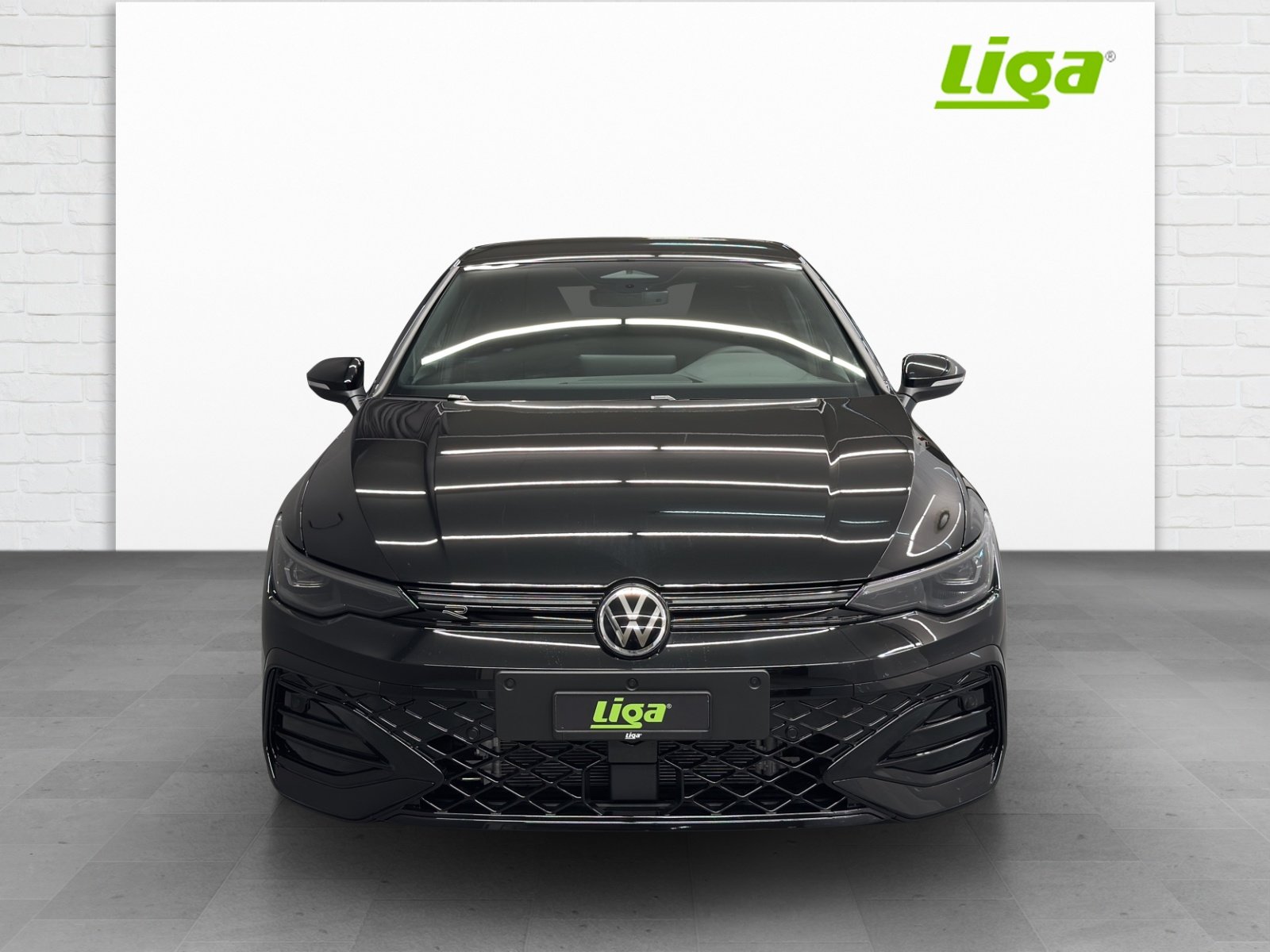 VW Golf VIII 1.5 eTSI R-Line DSG, Mild-Hybrid Petrol/Electric, New car, Automatic - 3