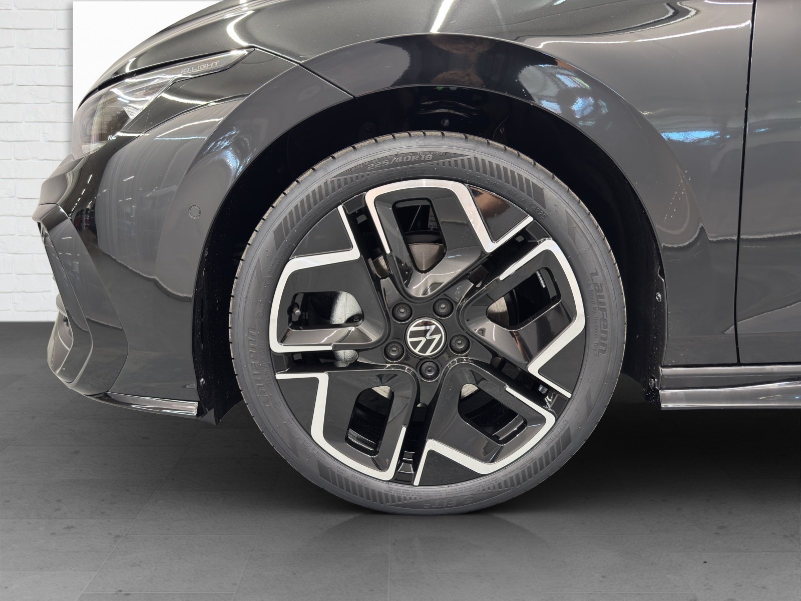 VW Golf VIII 1.5 eTSI R-Line DSG, Mild-Hybrid Petrol/Electric, New car, Automatic - 6