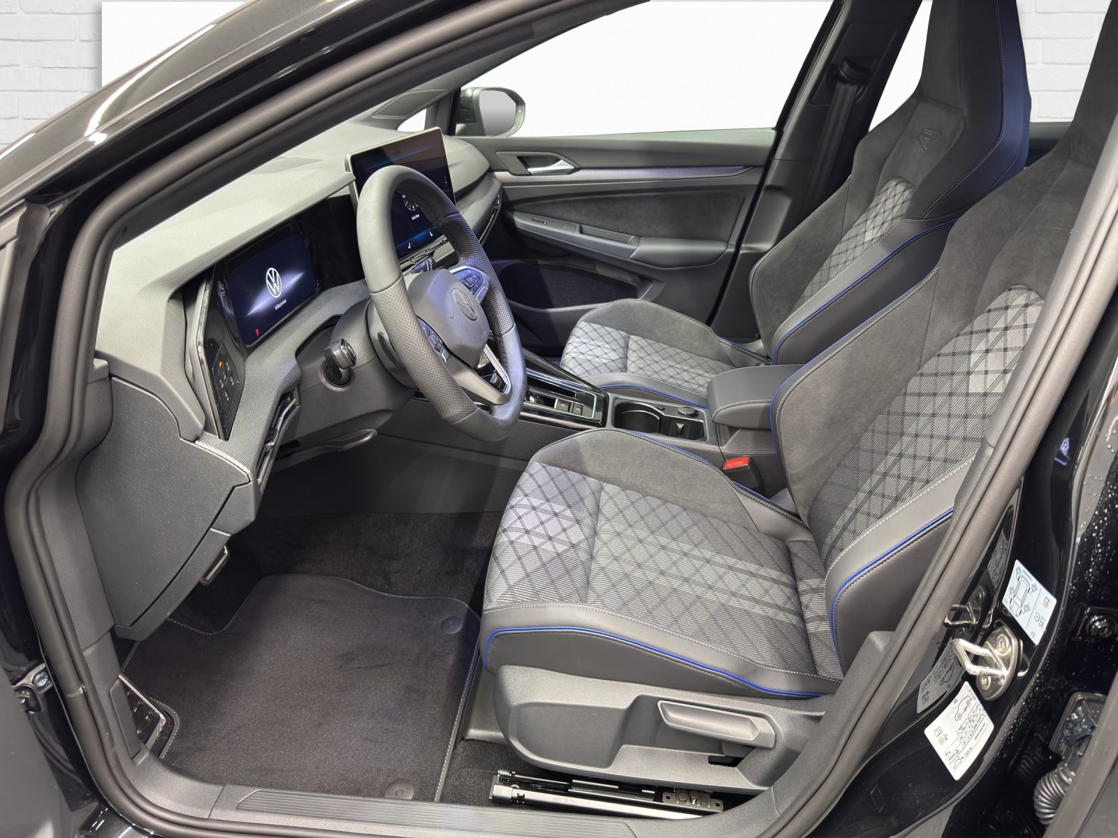 VW Golf VIII 1.5 eTSI R-Line DSG, Mild-Hybrid Petrol/Electric, New car, Automatic - 7