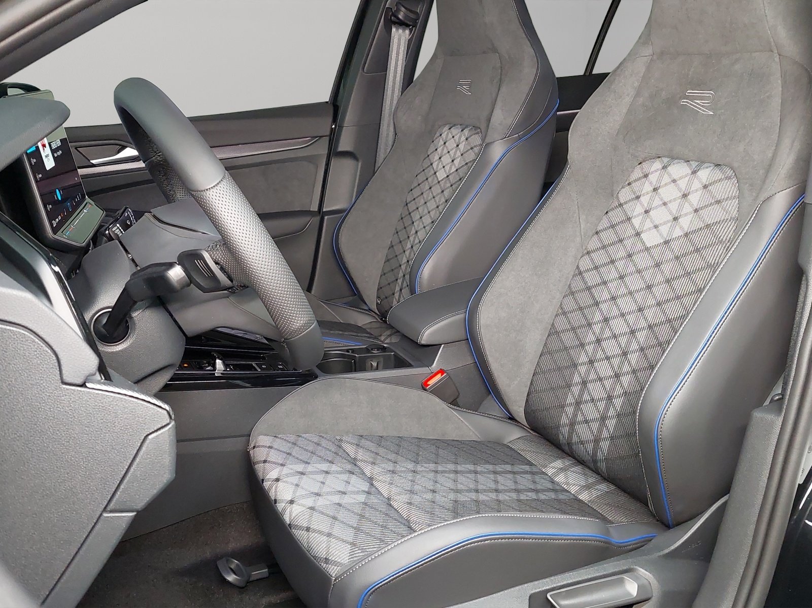 VW Golf 1.5 e TSI mHEV R-Line DSG, Mild-Hybrid Petrol/Electric, New car, Automatic - 6
