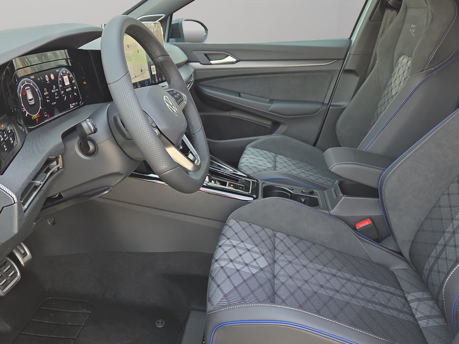 VW Golf 1.5 e TSI mHEV R-Line DSG, Mild-Hybrid Petrol/Electric, New car, Automatic - 6