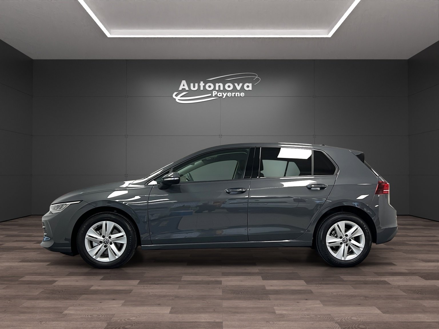 VW Golf 1.5 e TSI mHEV Basis DSG, Mild-Hybrid Petrol/Electric, New car, Automatic - 3