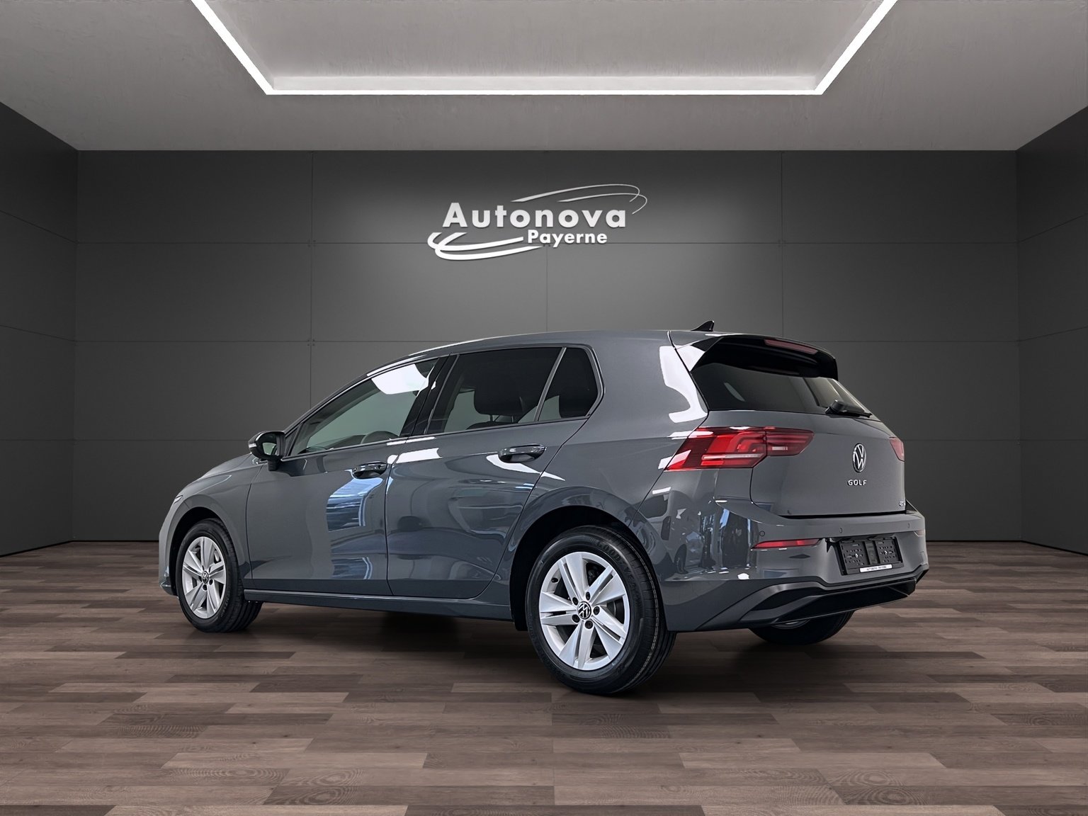 VW Golf 1.5 e TSI mHEV Basis DSG, Mild-Hybrid Petrol/Electric, New car, Automatic - 4