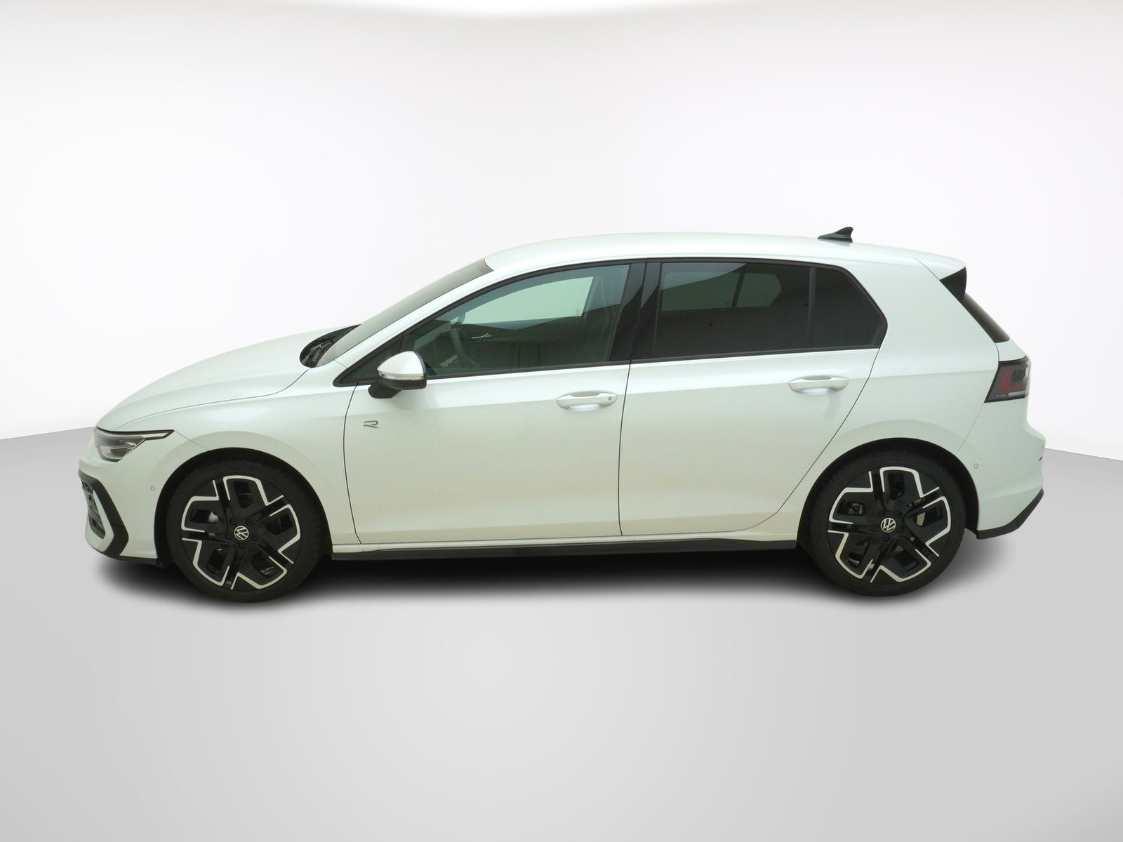 VW Golf VIII 1.5 eTSI R-Line DSG, Petrol, New car, Automatic - 2