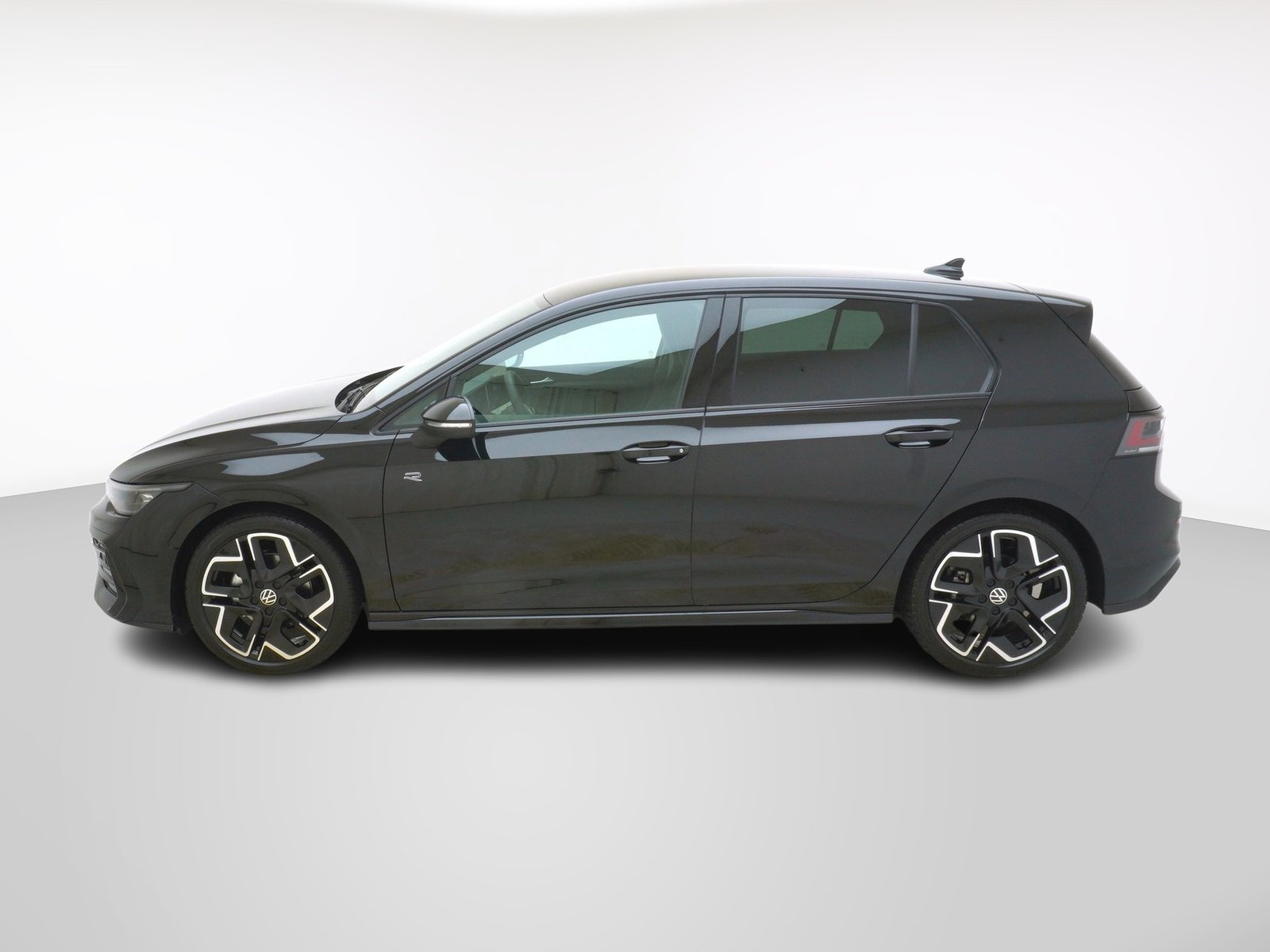 VW Golf VIII 1.5 eTSI R-Line DSG, Petrol, New car, Automatic - 2