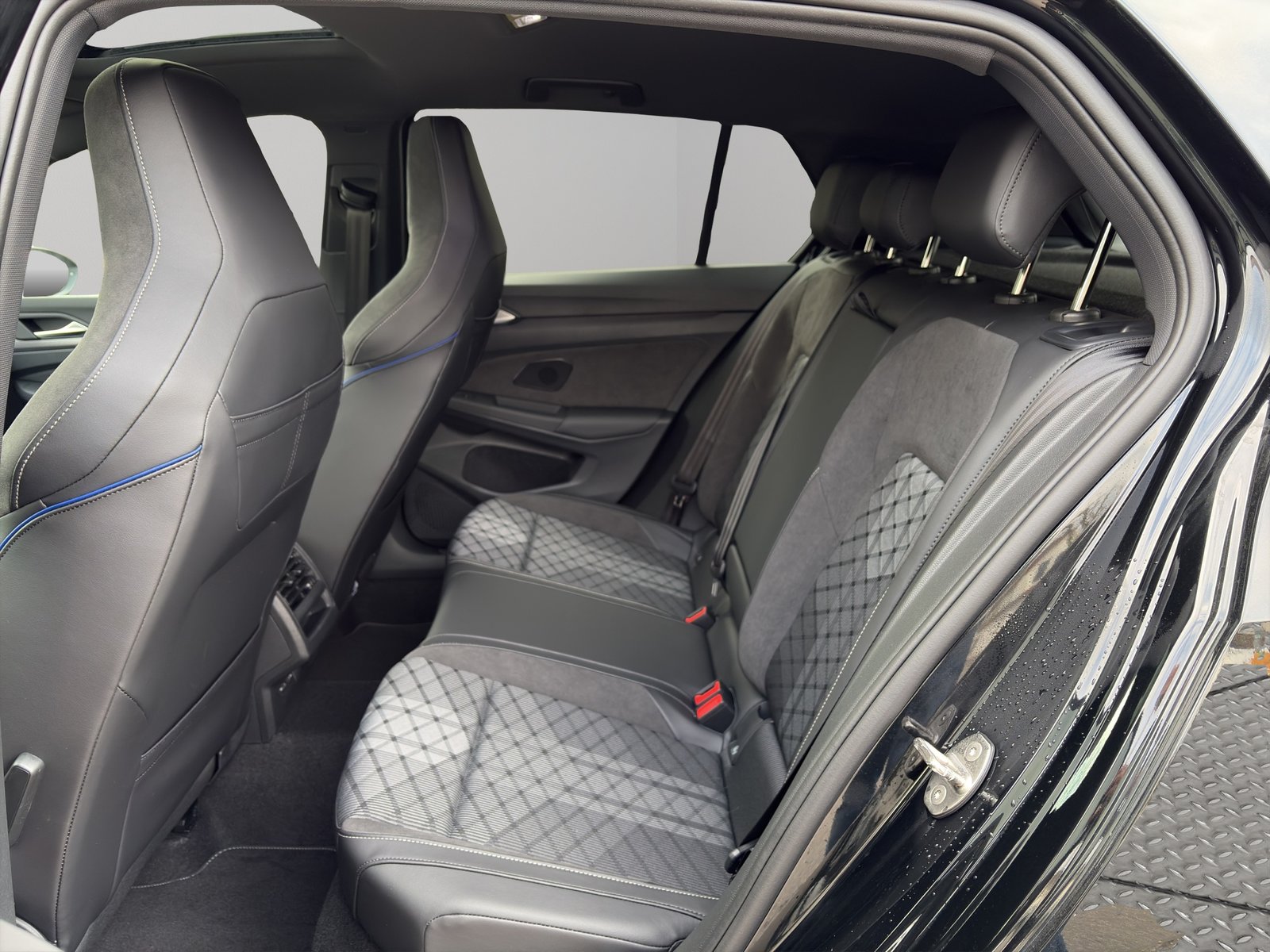 VW Golf 1.5 e TSI mHEV R-Line DSG, Hybride Léger Essence/Électricité, Voiture nouvelle, Automatique - 6