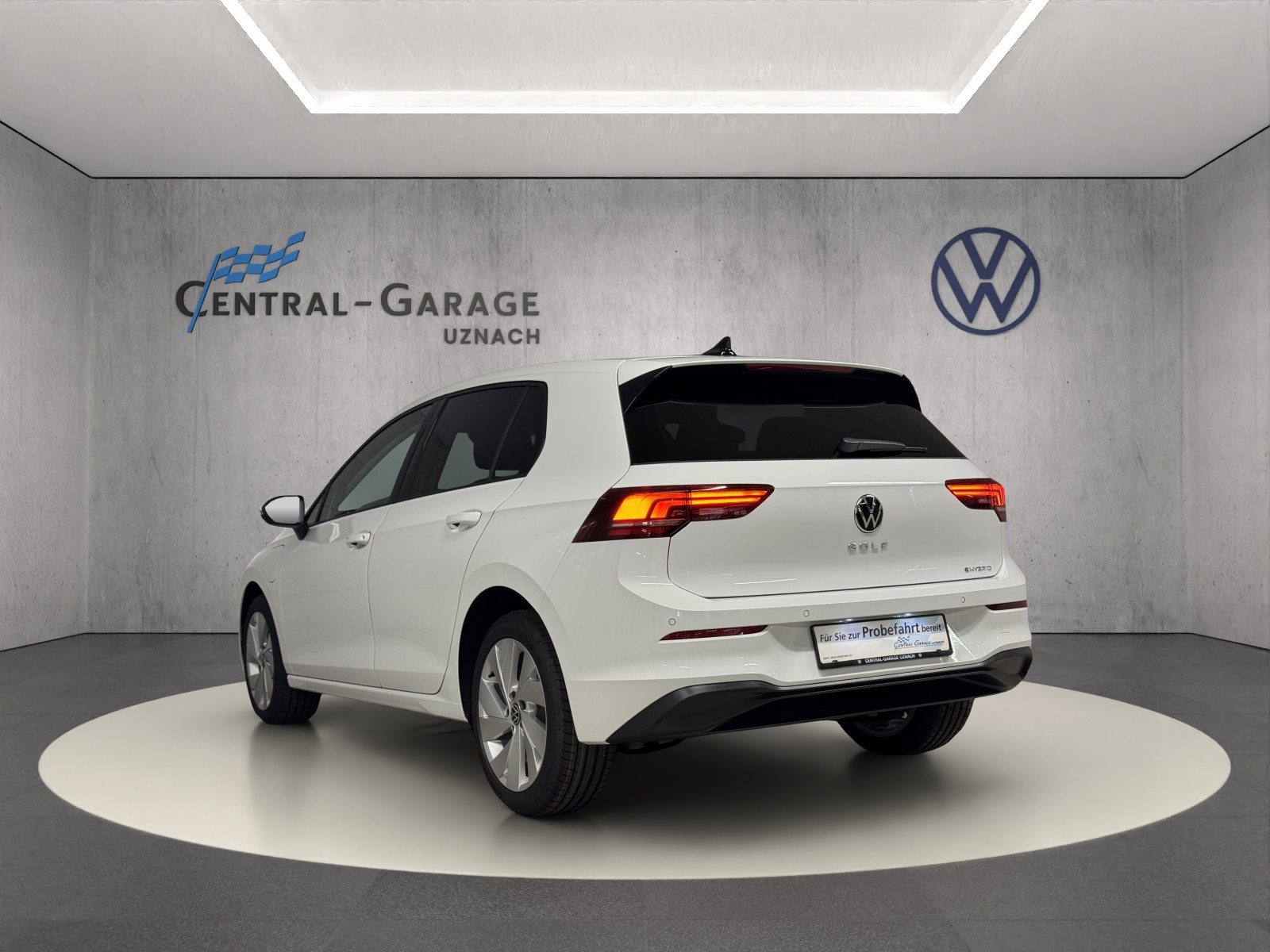 VW Golf Life PHEV, Full-Hybrid Petrol/Electric, New car, Automatic - 3