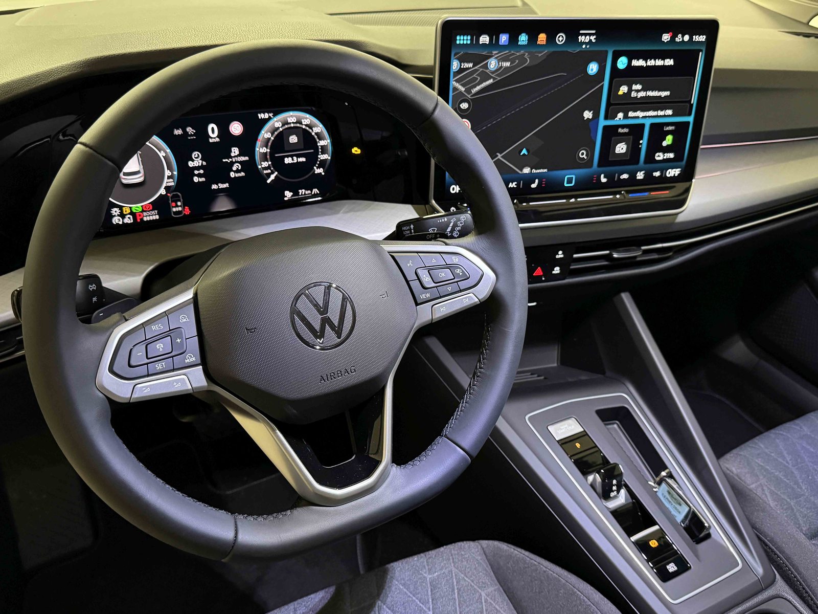 VW Golf Life PHEV, Full-Hybrid Petrol/Electric, New car, Automatic - 7