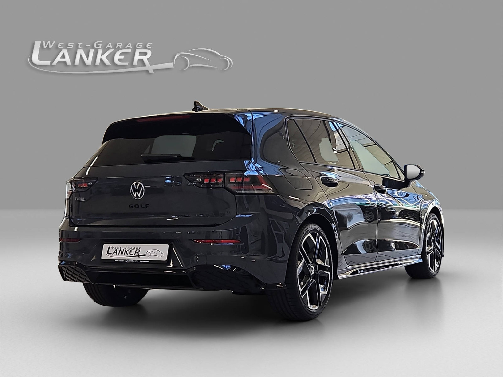 VW Golf VIII 1.5 eTSI R-Line DSG, Mild-Hybrid Petrol/Electric, New car, Automatic - 3