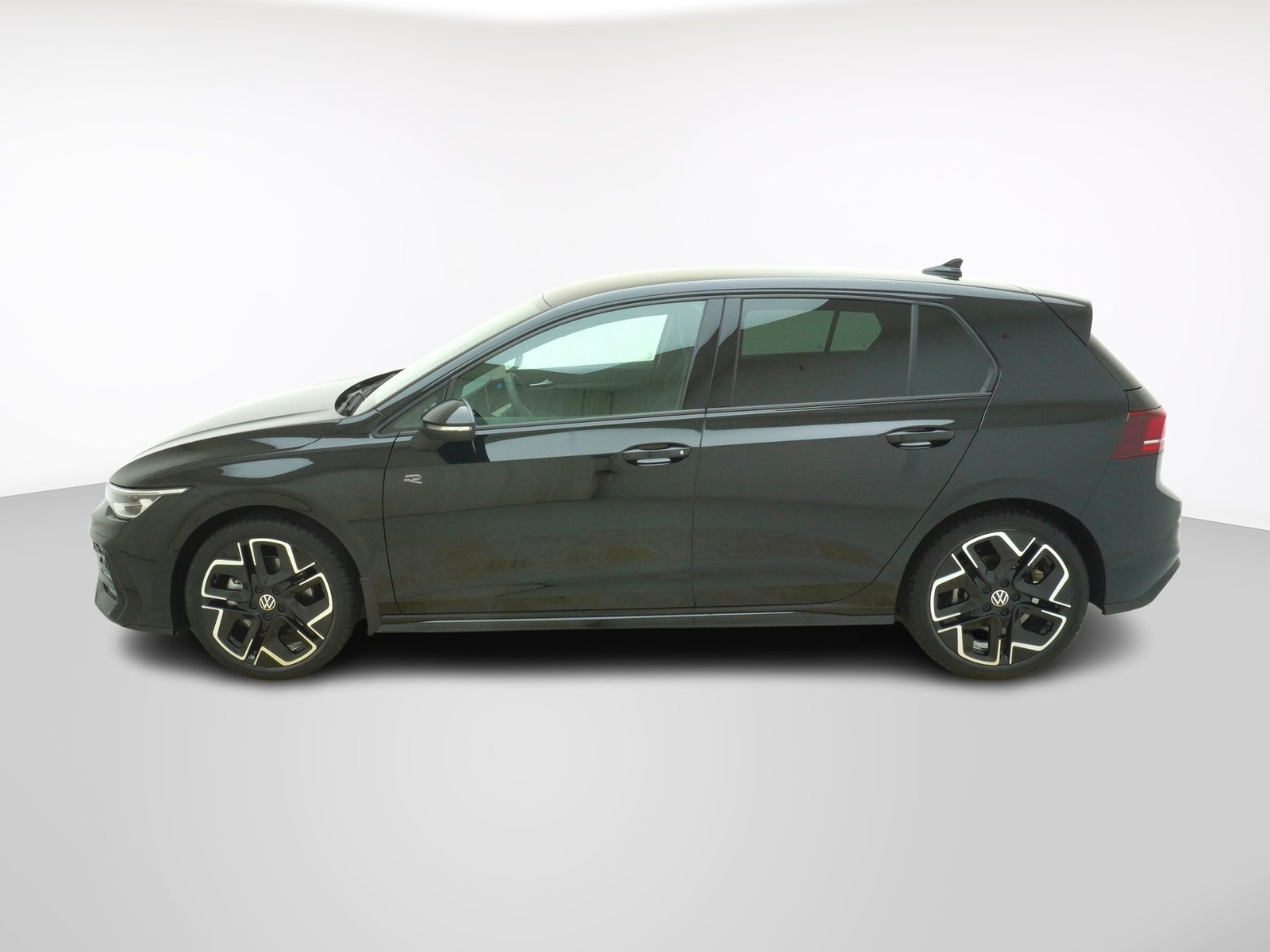 VW Golf VIII 2.0 TSI R-Line DSG 4Motion, Petrol, New car, Automatic - 2