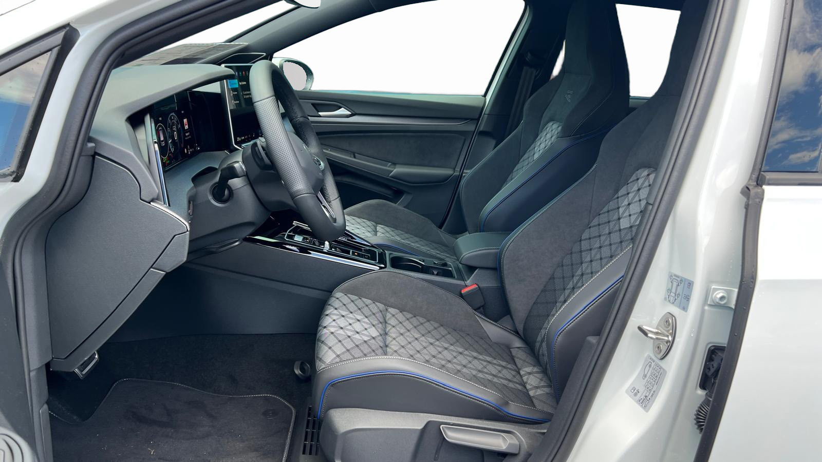 VW Golf R-Line, Petrol, New car, Automatic - 5