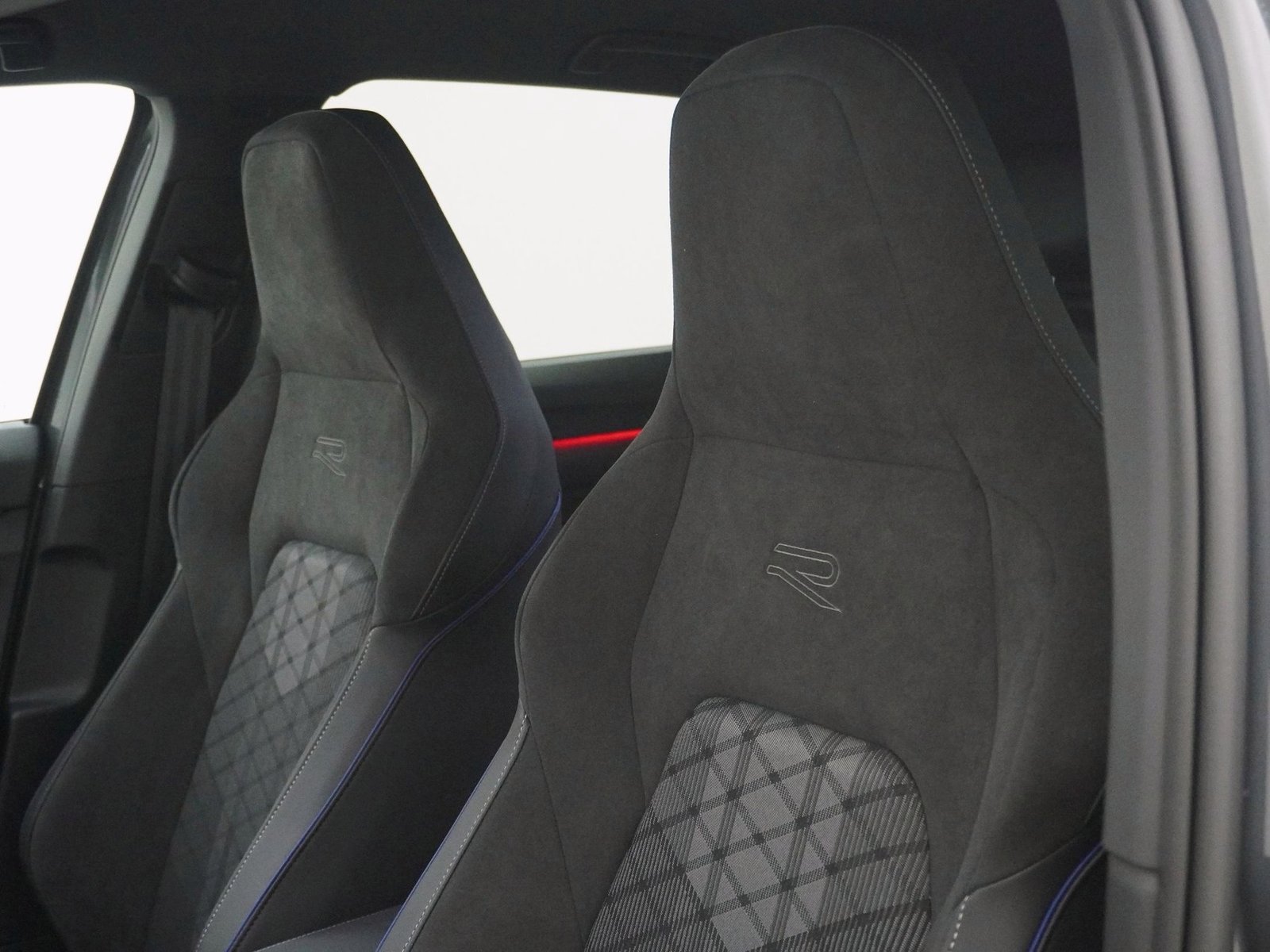 VW Golf VIII 1.5 eTSI R-Line DSG, Mild-Hybrid Benzin/Elektro, Neuwagen, Automatik - 6