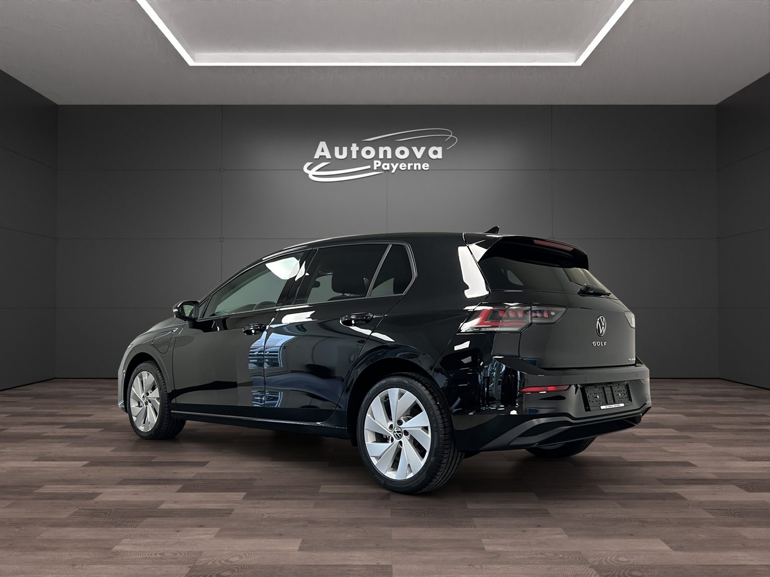 VW Golf Life PHEV, Full-Hybrid Petrol/Electric, New car, Automatic - 4