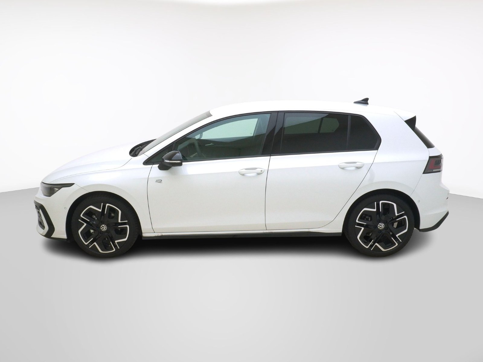 VW Golf VIII 1.5 eTSI R-Line DSG, Mild-Hybrid Petrol/Electric, New car, Automatic - 2