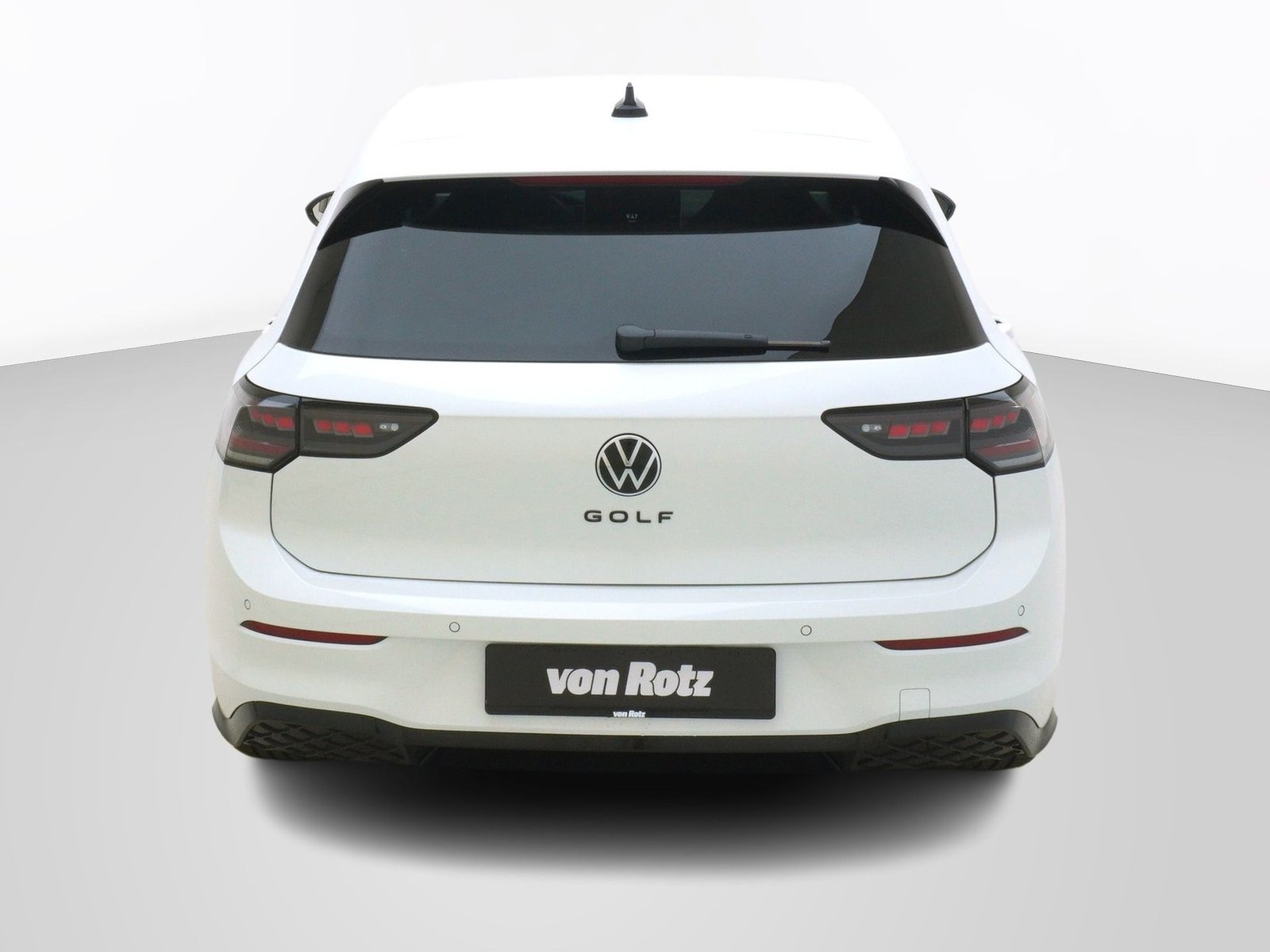 VW Golf VIII 1.5 eTSI R-Line DSG, Mild-Hybrid Petrol/Electric, New car, Automatic - 3