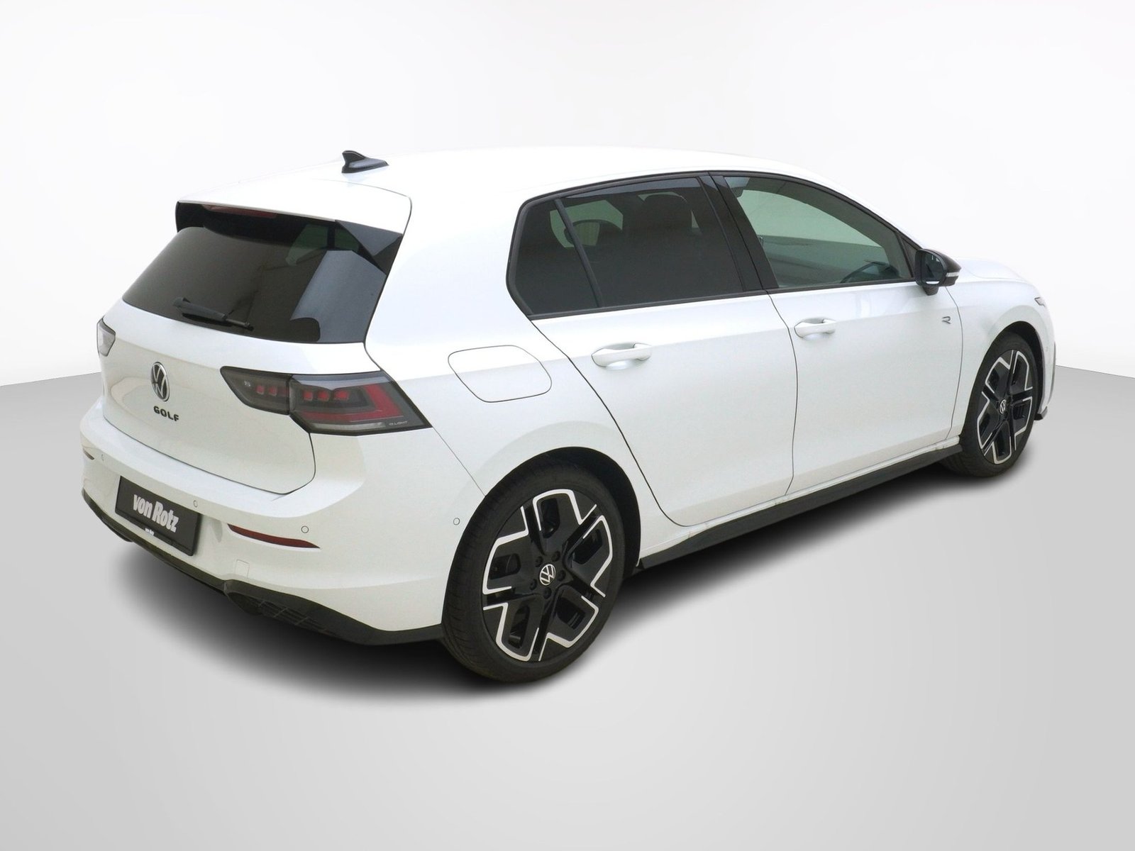 VW Golf VIII 1.5 eTSI R-Line DSG, Mild-Hybrid Petrol/Electric, New car, Automatic - 5