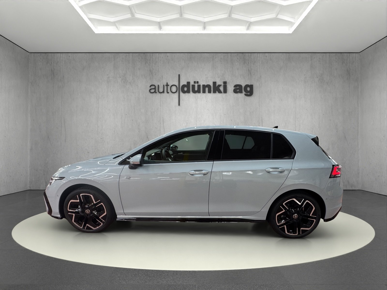 VW Golf 1.5 e TSI mHEV R-Line DSG, Mild-Hybrid Benzin/Elektro, Neuwagen, Automatik - 2