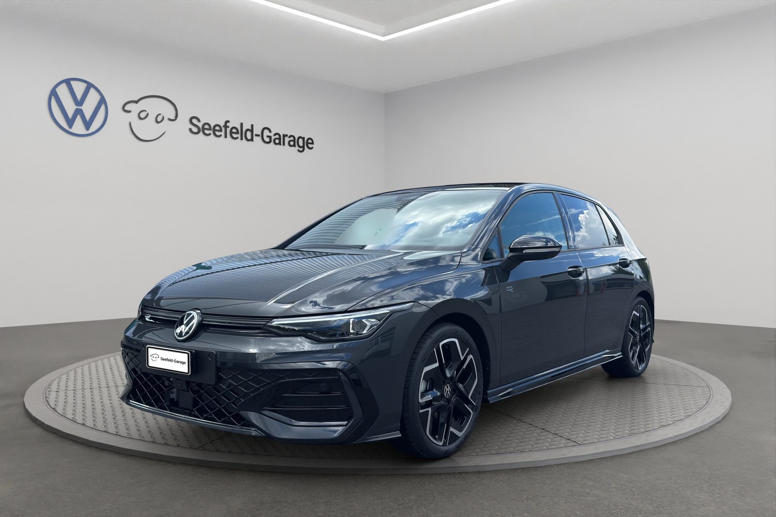 VW Golf R-Line