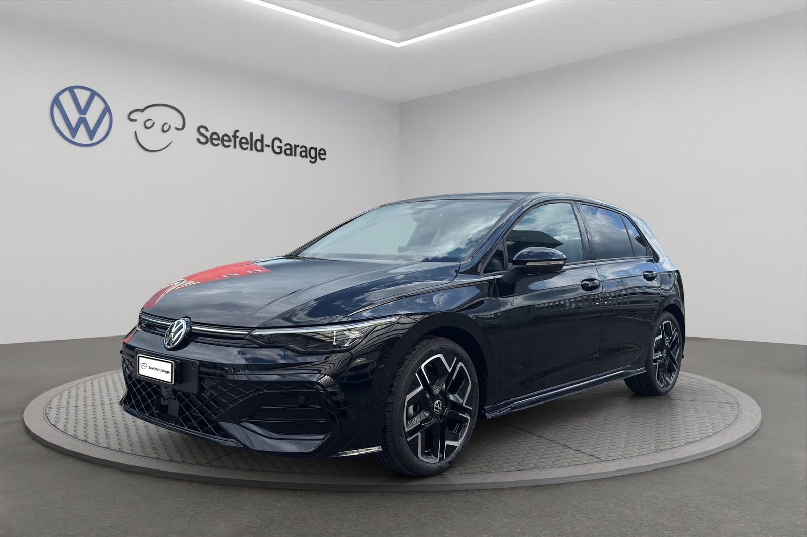 VW Golf R-Line