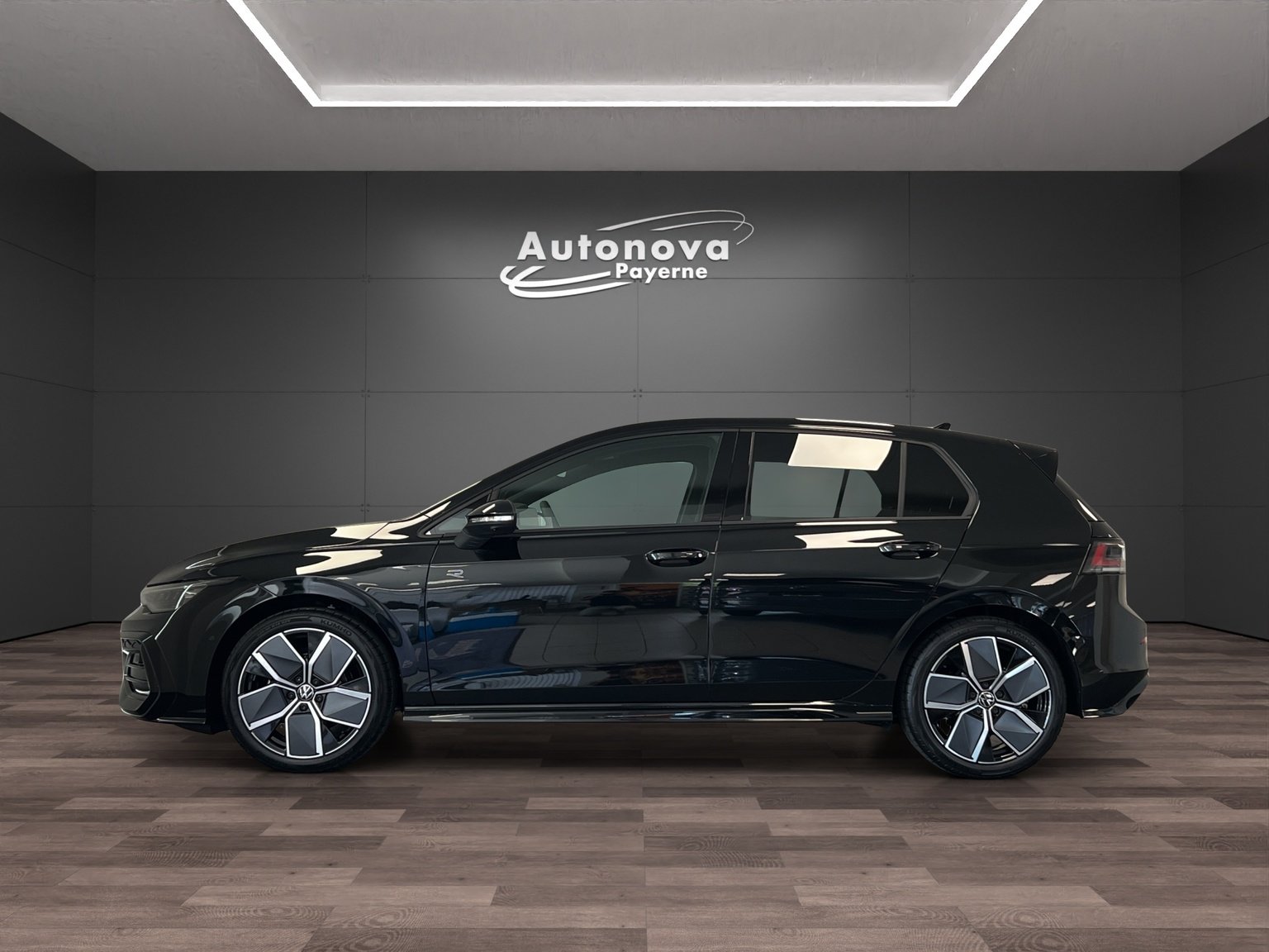 VW Golf 1.5 e TSI mHEV R-Line DSG, Mild-Hybrid Benzin/Elektro, Neuwagen, Automatik - 3