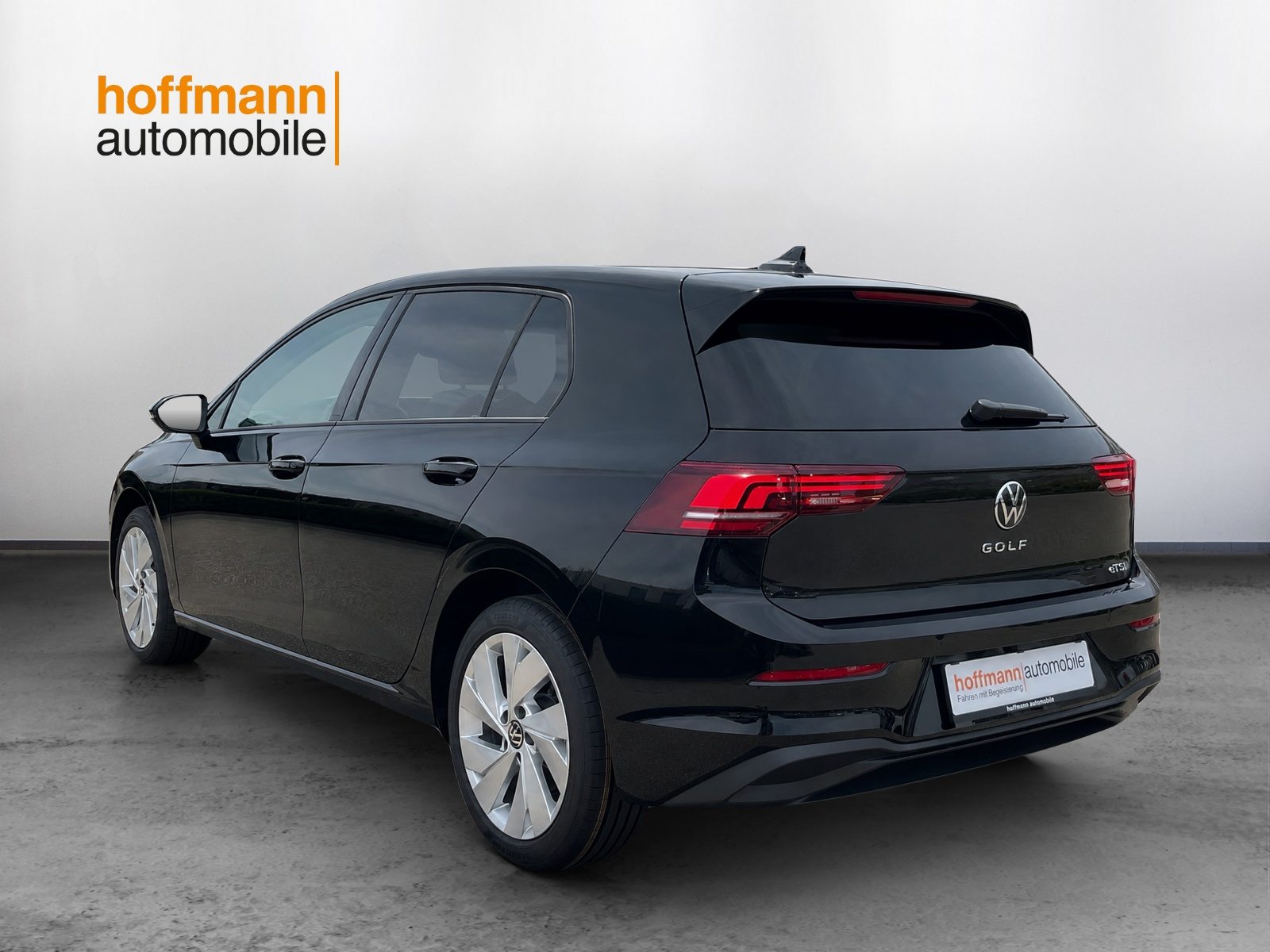 VW Golf UNITED, Petrol, New car, Automatic - 6
