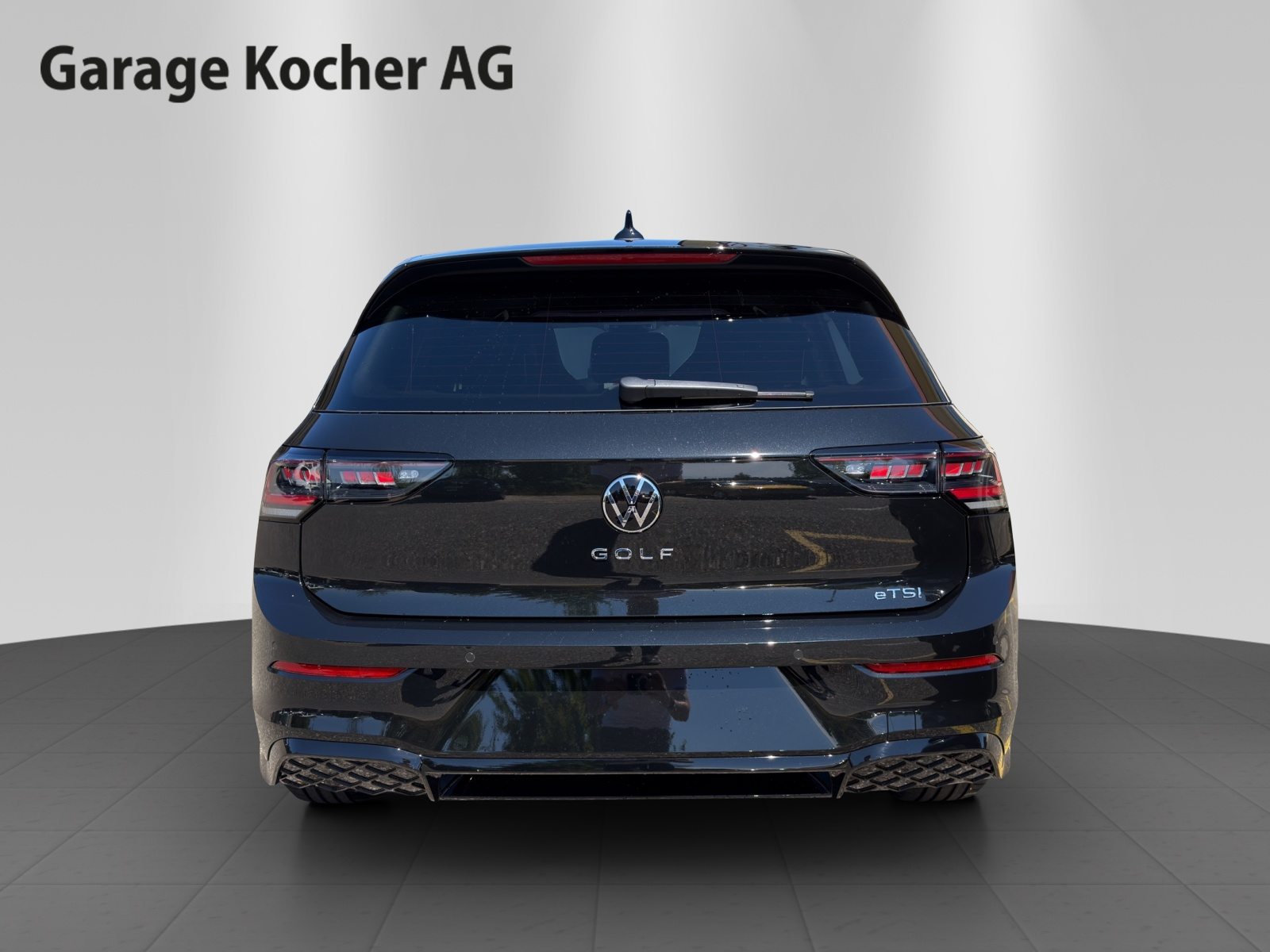 VW Golf R-Line, Petrol, New car, Automatic - 4