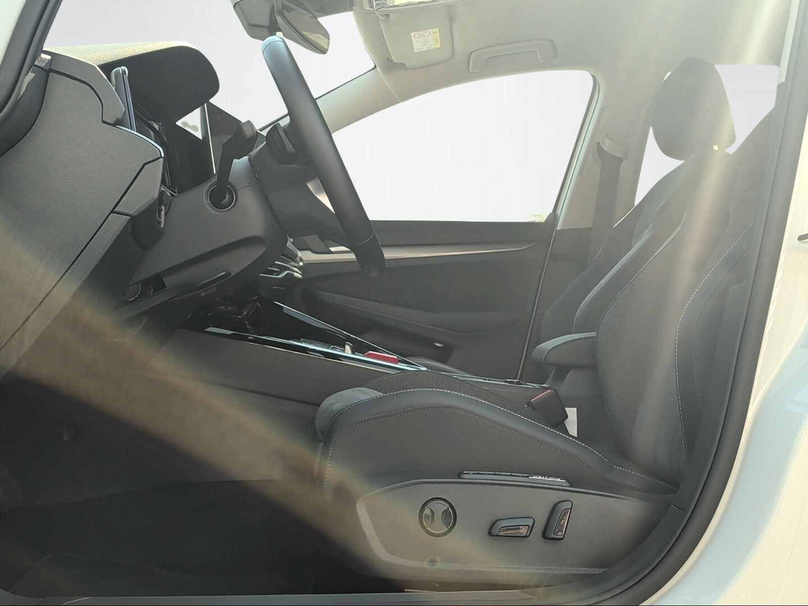VW Golf VIII 1.5 TSI PHEV Style DSG, Full-Hybrid Petrol/Electric, New car, Automatic - 5