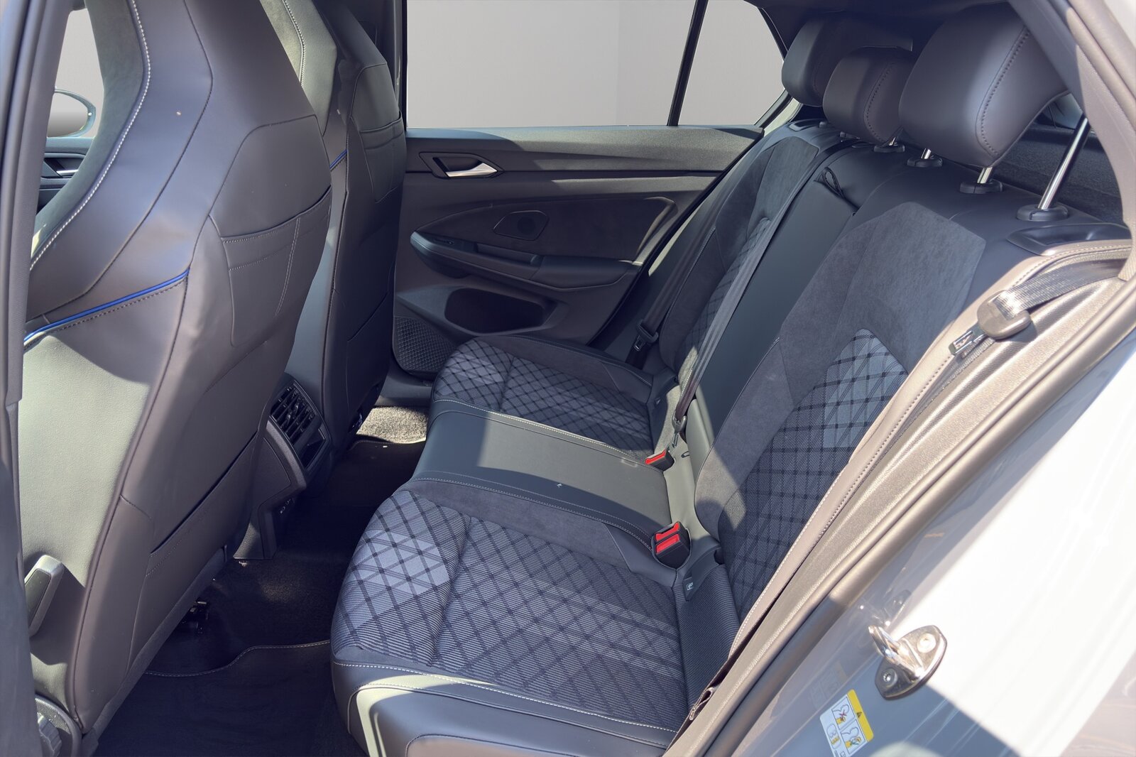 VW Golf 1.5 e TSI mHEV R-Line DSG, Mild-Hybrid Benzin/Elektro, Neuwagen, Automatik - 6