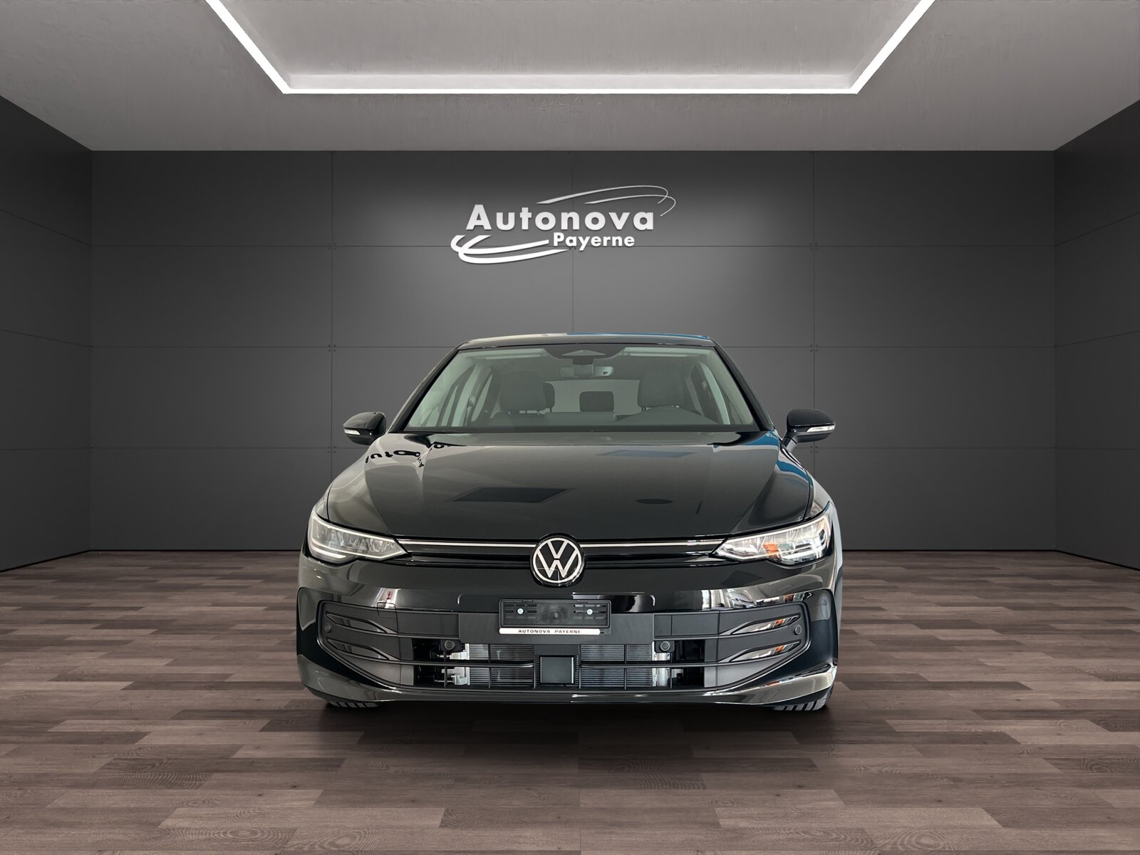VW Golf 1.5 e TSI mHEV Basis DSG, Mild-Hybrid Petrol/Electric, New car, Automatic - 2